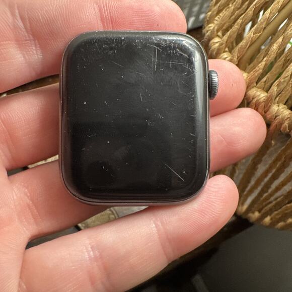 Apple 44mm Apple Watch Series 4 MU6F2LL/A |Charging Issue | For Parts | Locked - Picture 1 of 2